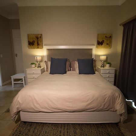 ウィントフーク House On Olof Palme Bed & Breakfast エクステリア 写真