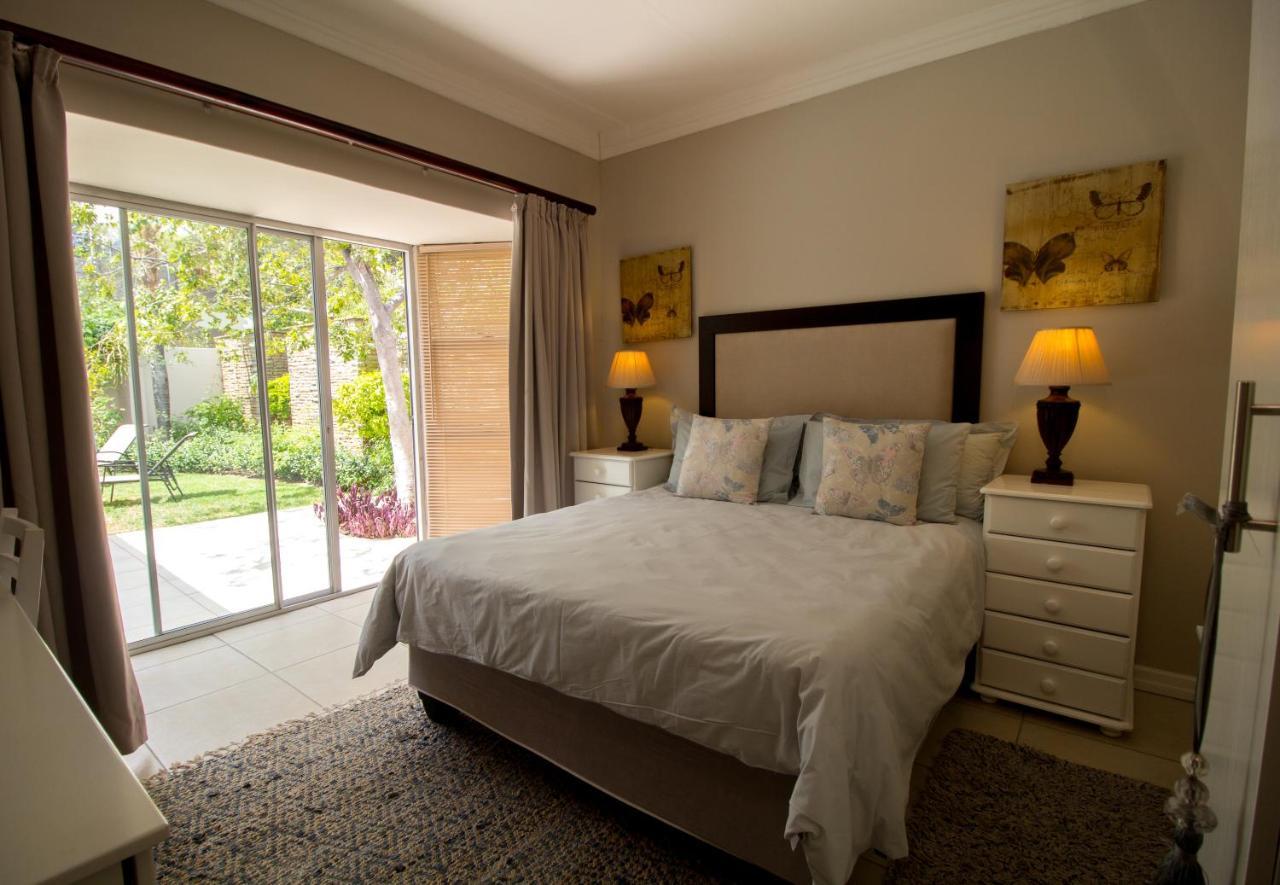 ウィントフーク House On Olof Palme Bed & Breakfast エクステリア 写真