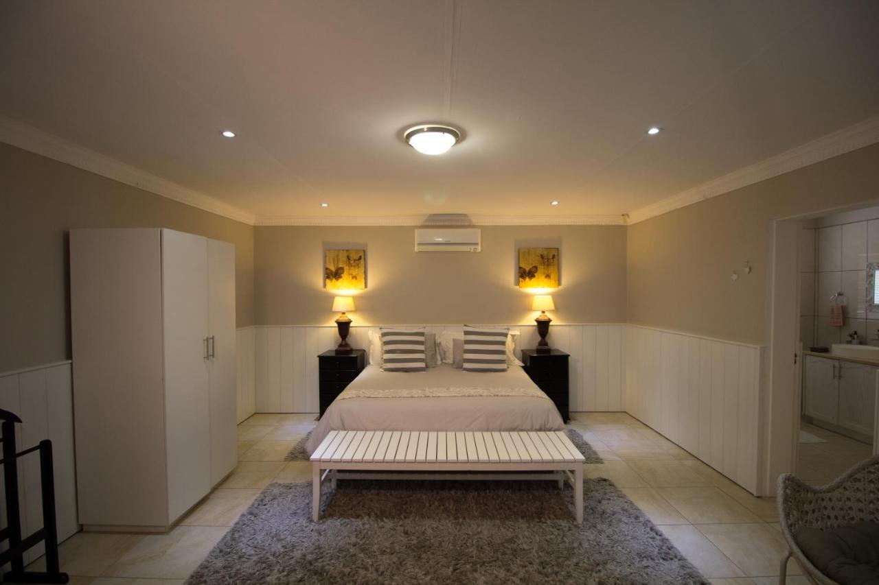 ウィントフーク House On Olof Palme Bed & Breakfast エクステリア 写真